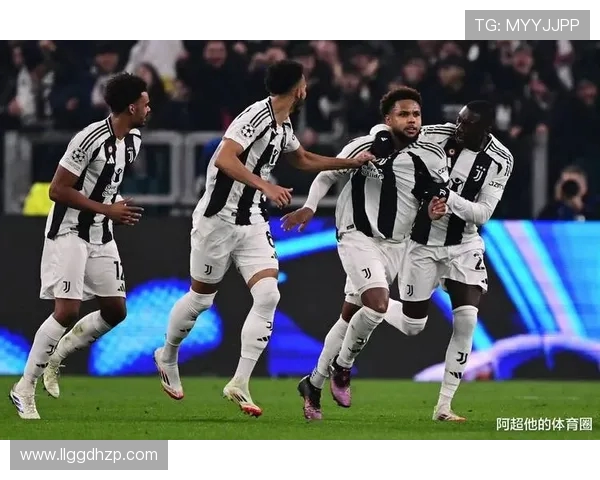 麦肯尼带领尤文队友品尝美式炸鸡并体验美国文化风情